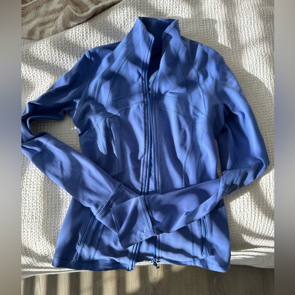 Lululemon Define Jacket
No tags 
Fits a US 4
Slight pilling